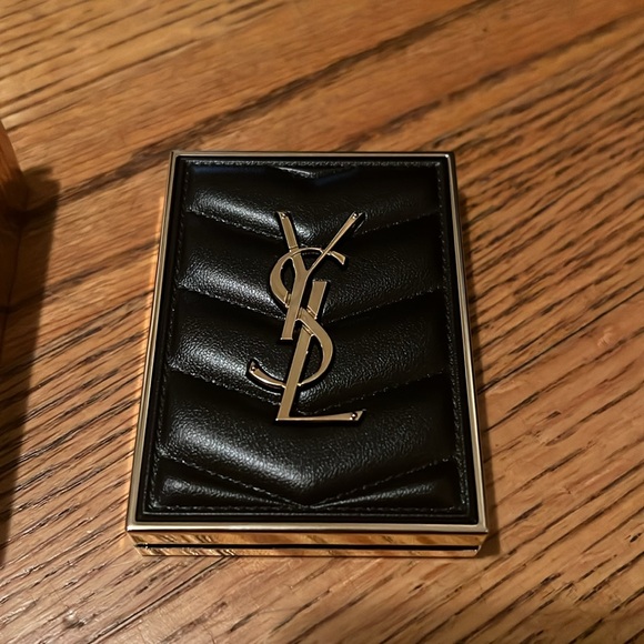 YSL mini clutch with 4 eyeshadows. - Picture 5 of 5